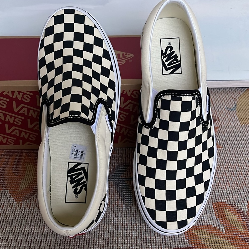 Vans Men’s Classic Slip-On
BIk&Whtchckerboard/Wht
VN000EYEBWW
Sneakers - Picture 14 of 16